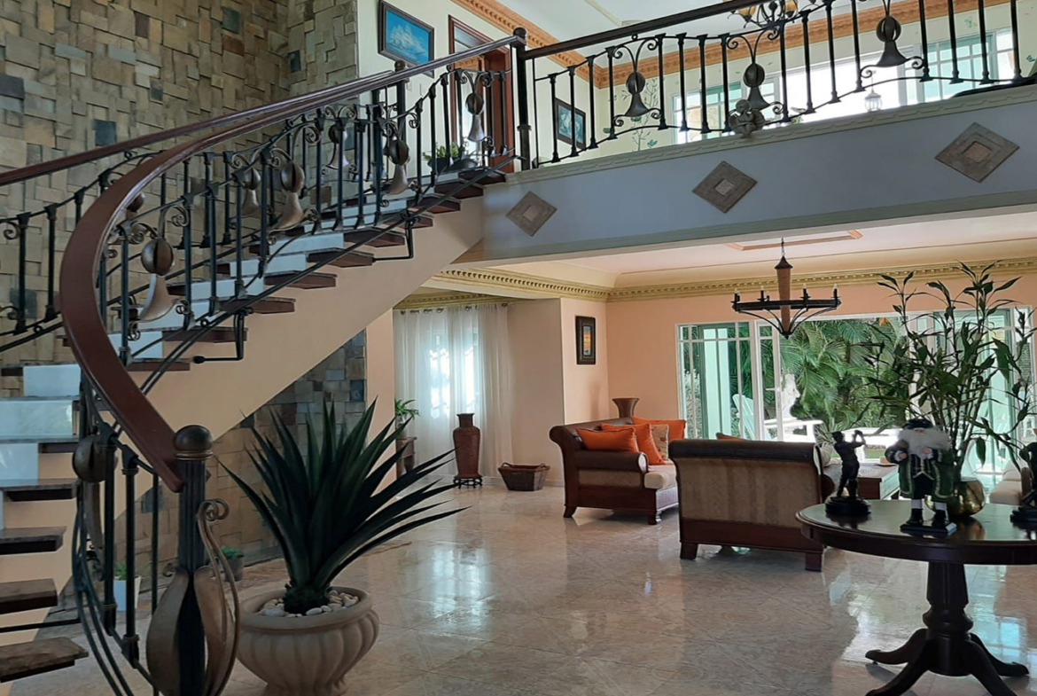 Villa en Juan Dolio Vista al Campo de Golf en Metro Country Club