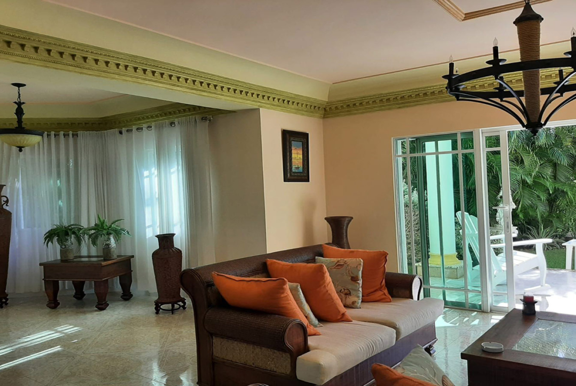 Villa en Juan Dolio Vista al Campo de Golf en Metro Country Club