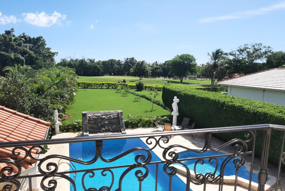 Villa en Juan Dolio Vista al Campo de Golf en Metro Country Club