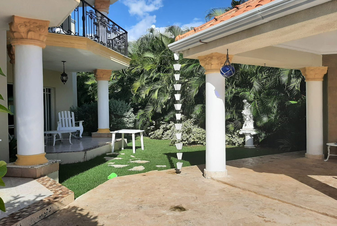 Villa en Juan Dolio Vista al Campo de Golf en Metro Country Club