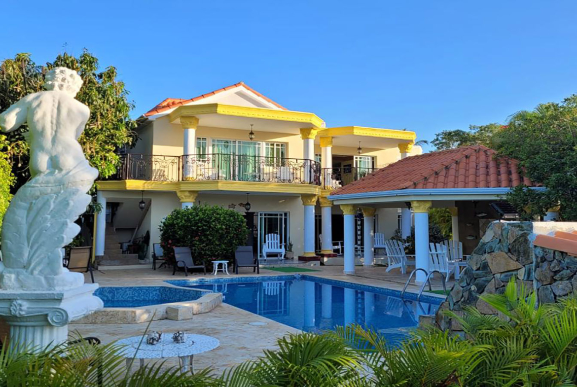 Villa en Juan Dolio Vista al Campo de Golf en Metro Country Club