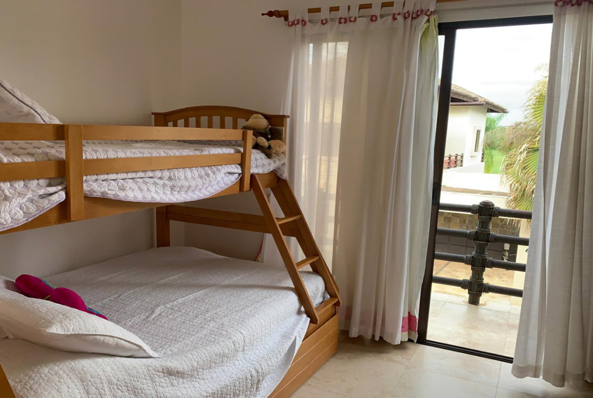 Villa ubicada dentro del prestigioso Guavaberry Golf and Country Club en Juan Dolio