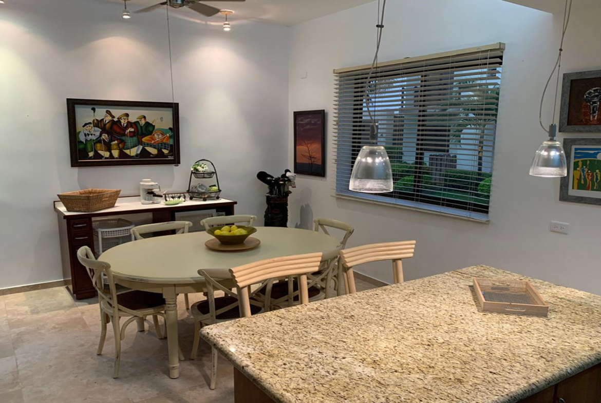 Villa ubicada dentro del prestigioso Guavaberry Golf and Country Club en Juan Dolio