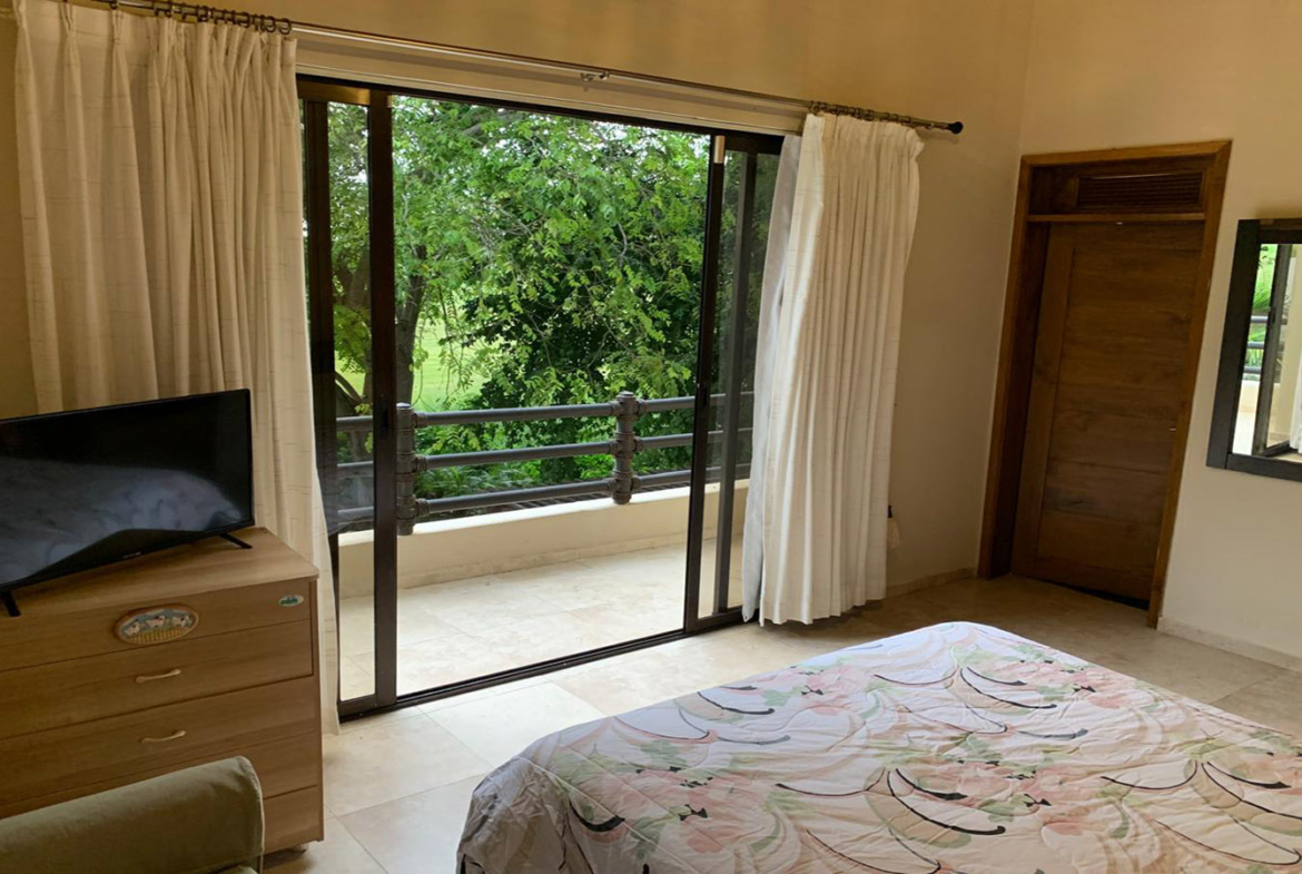 Villa ubicada dentro del prestigioso Guavaberry Golf and Country Club en Juan Dolio