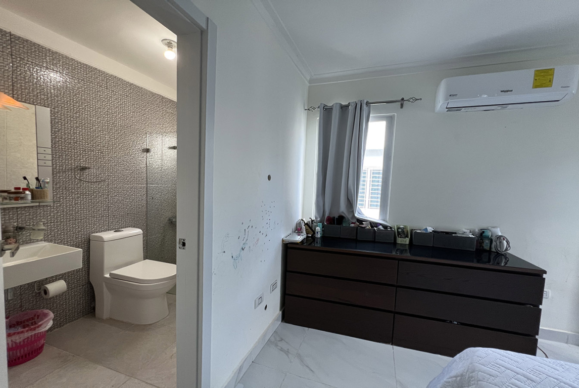 PENTHOUSE CON ESTUDIO INDEPENDIENTE LAS CAYENAS AUT. SAN ISIDRO