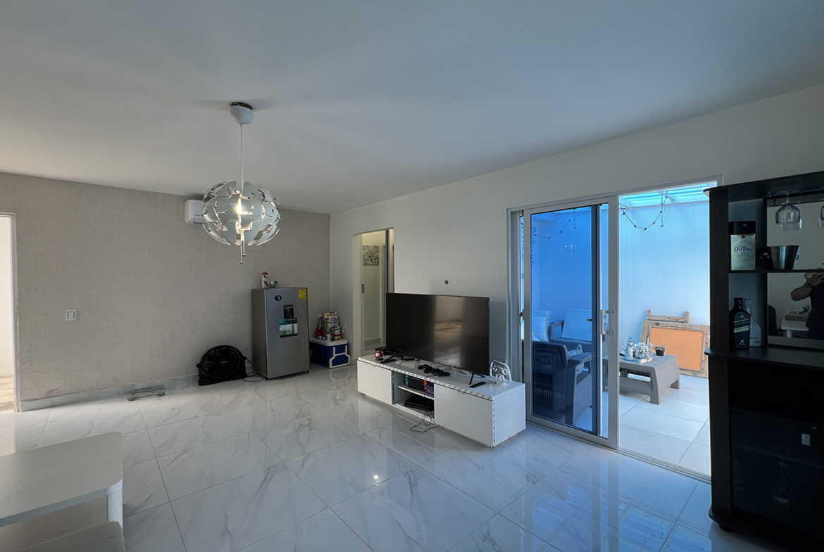 PENTHOUSE CON ESTUDIO INDEPENDIENTE LAS CAYENAS AUT. SAN ISIDRO