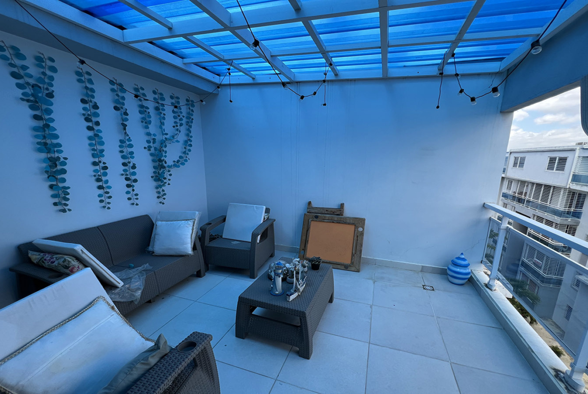 PENTHOUSE CON ESTUDIO INDEPENDIENTE LAS CAYENAS AUT. SAN ISIDRO