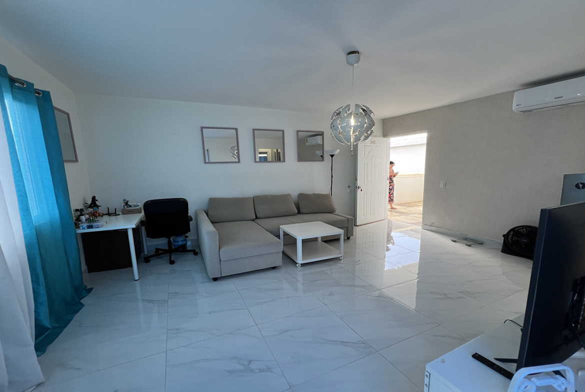 PENTHOUSE CON ESTUDIO INDEPENDIENTE LAS CAYENAS AUT. SAN ISIDRO
