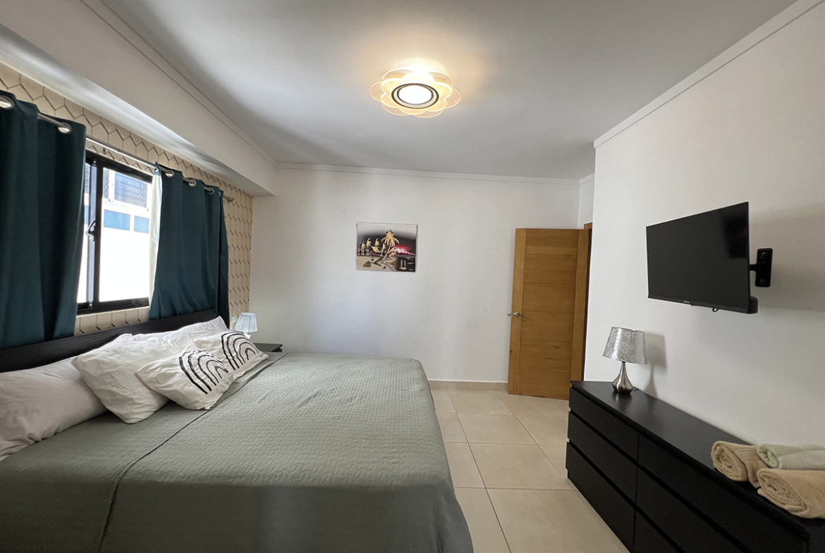Evaristo Morales; Apartamento Amueblado en Venta Torre Con Amenidades