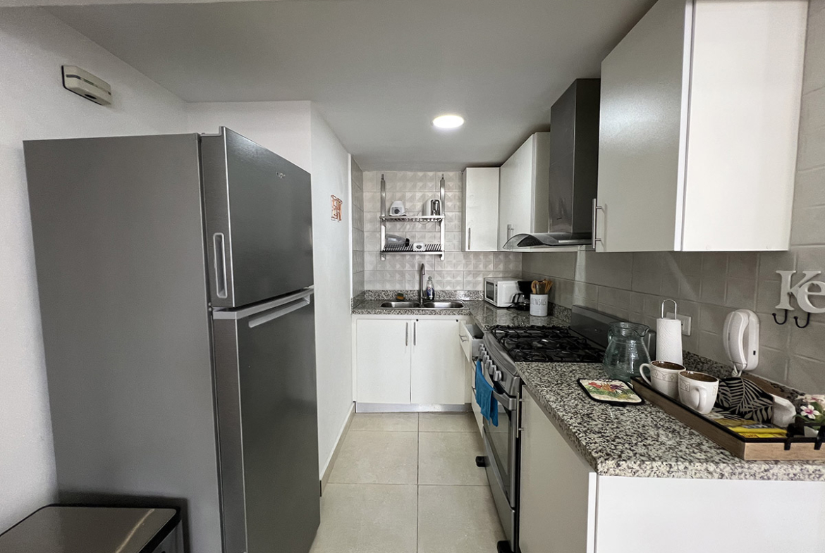 Evaristo Morales; Apartamento Amueblado en Venta Torre Con Amenidades