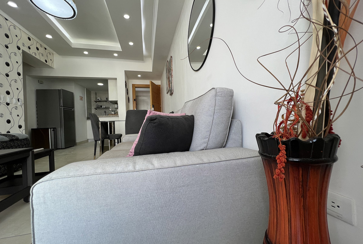 Evaristo Morales; Apartamento Amueblado en Venta Torre Con Amenidades