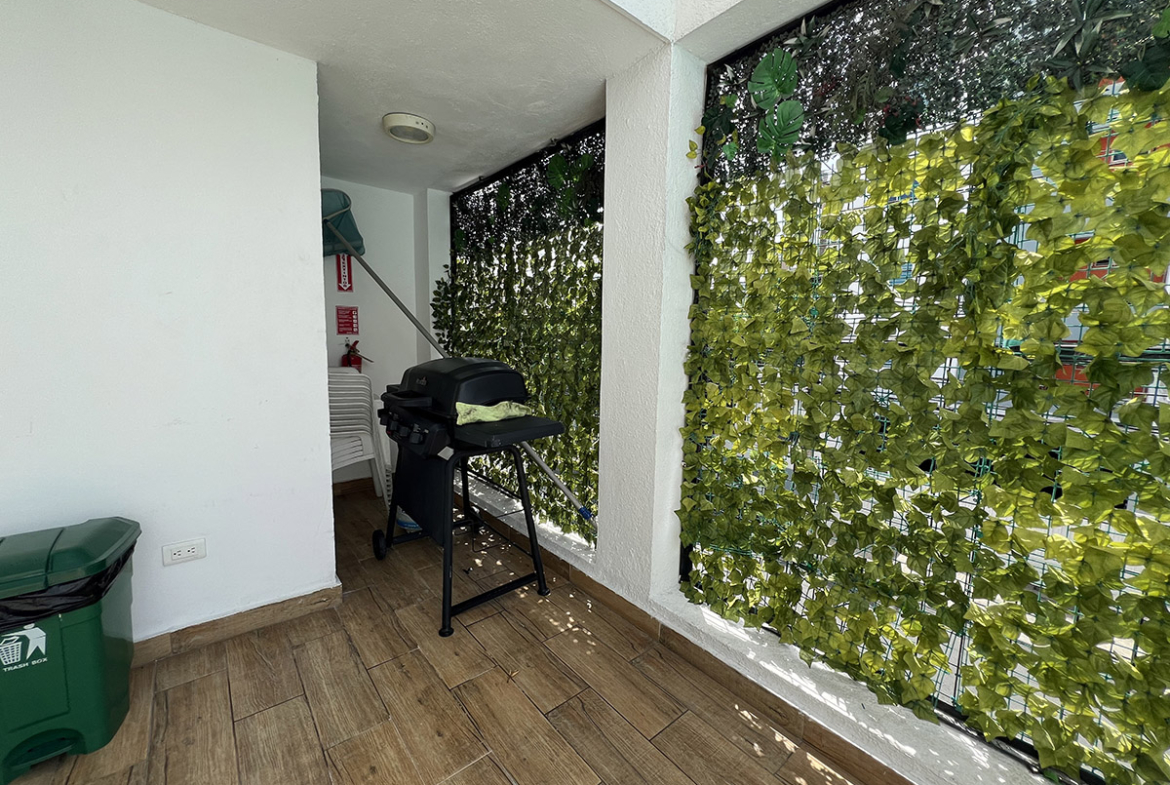 Evaristo Morales; Apartamento Amueblado en Venta Torre Con Amenidades