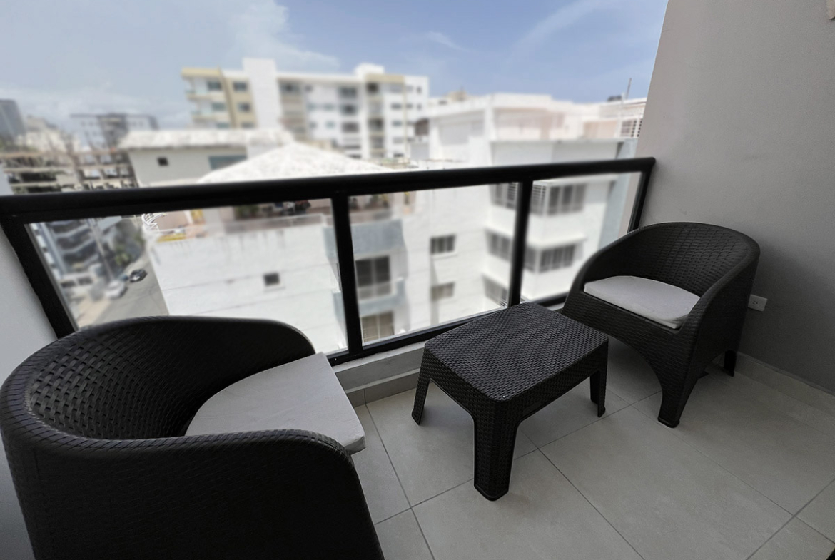 Evaristo Morales; Apartamento Amueblado en Venta Torre Con Amenidades