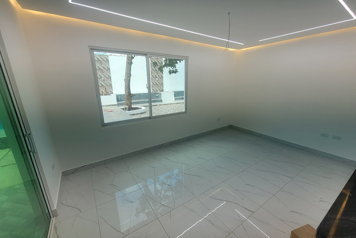Casa Nueva y Lujosa en Prado Oriental Próximo a la Av. Ecólogica