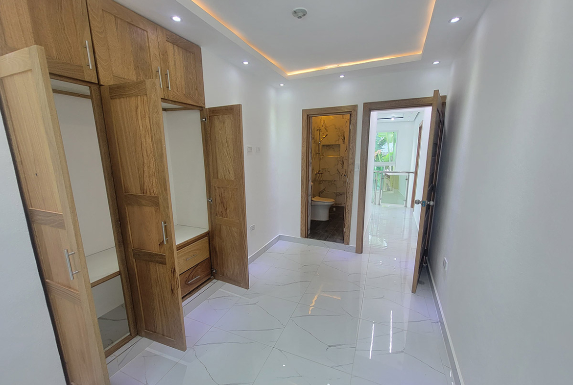 Casa Nueva y Lujosa en Prado Oriental Próximo a la Av. Ecólogica