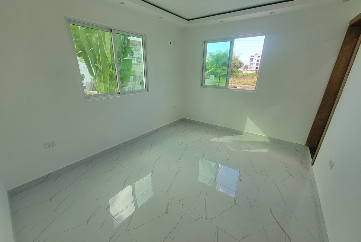 Casa Nueva y Lujosa en Prado Oriental Próximo a la Av. Ecólogica