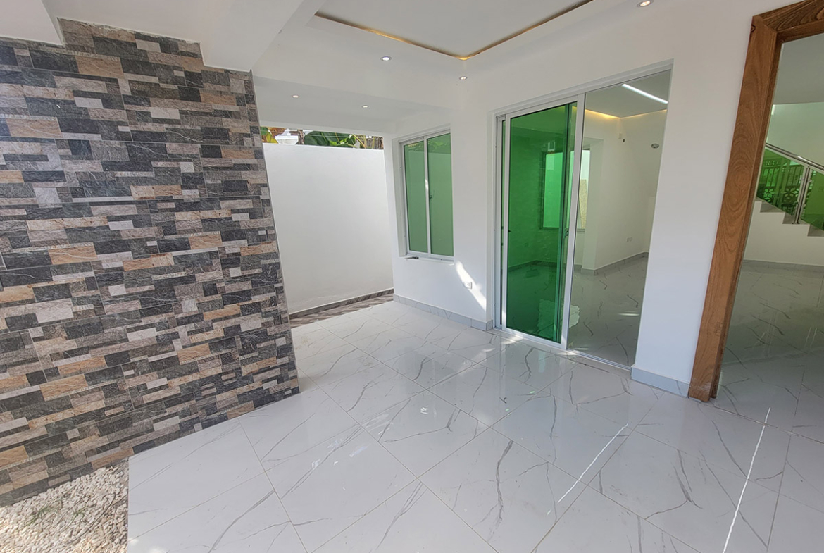 Casa Nueva y Lujosa en Prado Oriental Próximo a la Av. Ecólogica