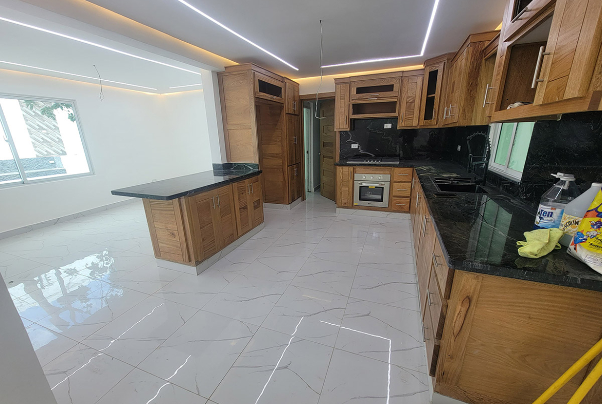 Casa Nueva y Lujosa en Prado Oriental Próximo a la Av. Ecólogica