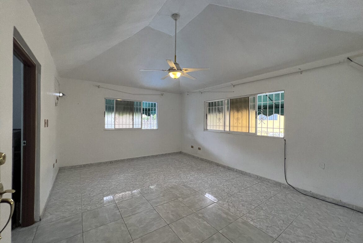 Casa en “EL ROSAL” De Estilo Clásico Próximo a La San Vicente