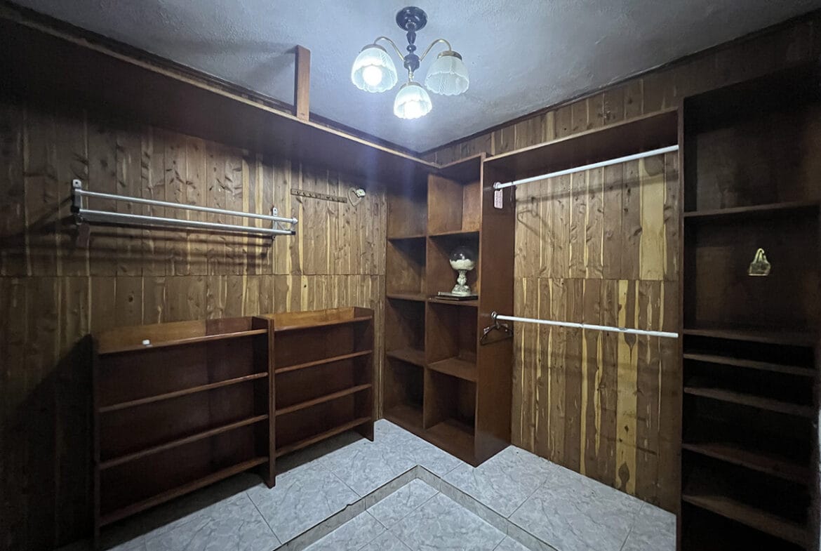 Casa en “EL ROSAL” De Estilo Clásico Próximo a La San Vicente