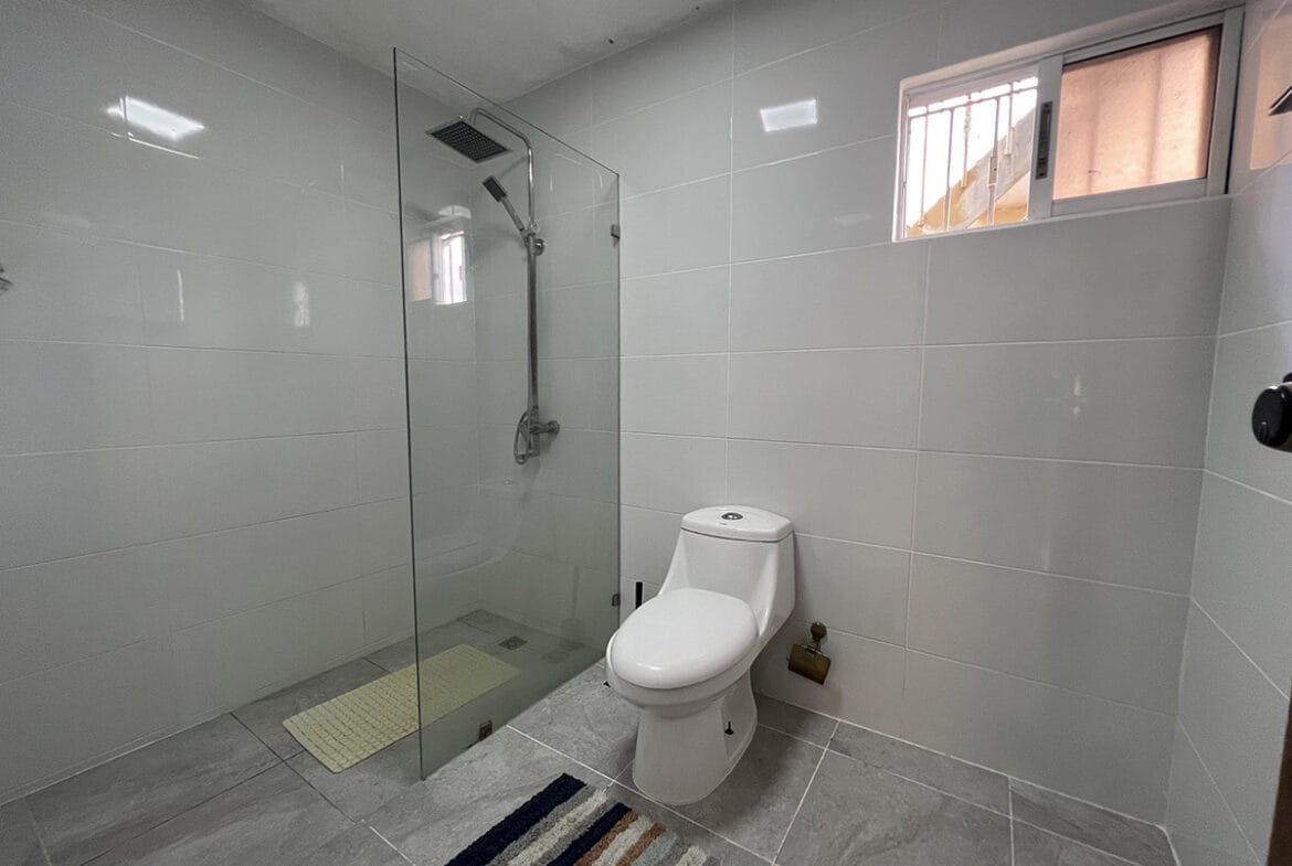 Casa en “EL ROSAL” De Estilo Clásico Próximo a La San Vicente
