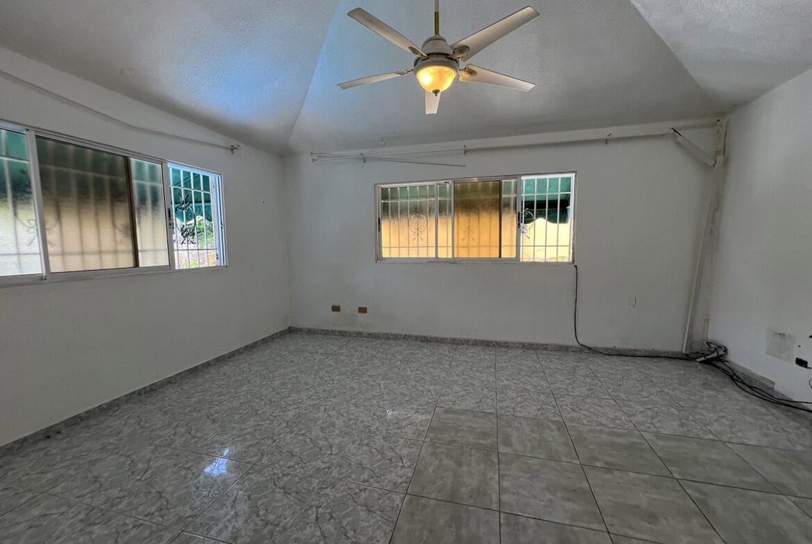 Casa en “EL ROSAL” De Estilo Clásico Próximo a La San Vicente