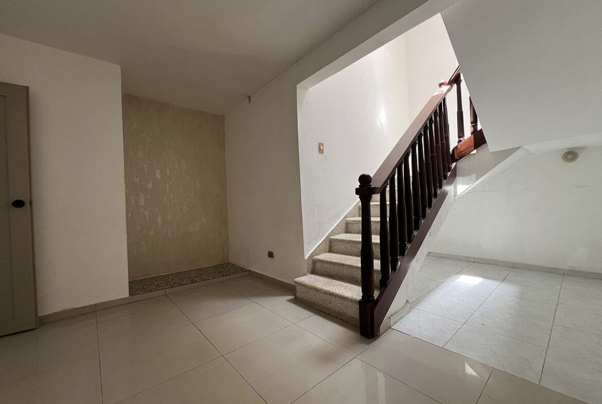 Casa en “EL ROSAL” De Estilo Clásico Próximo a La San Vicente