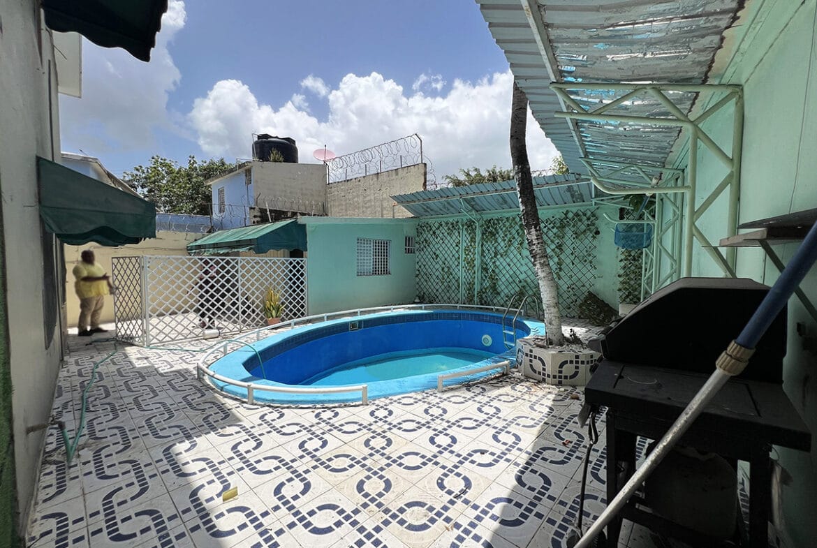 Casa en “EL ROSAL” De Estilo Clásico Próximo a La San Vicente