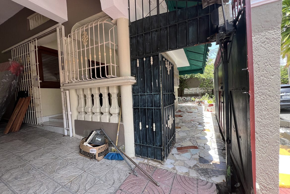 Casa en “EL ROSAL” De Estilo Clásico Próximo a La San Vicente
