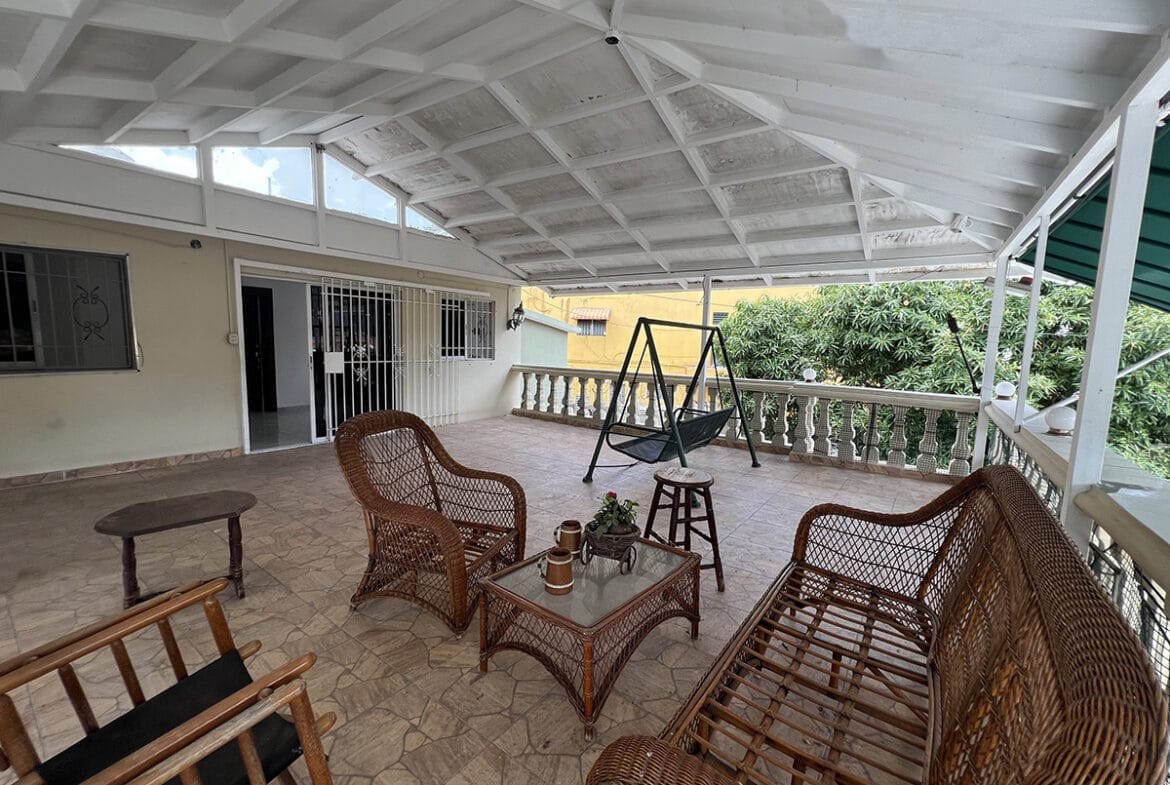 Casa en “EL ROSAL” De Estilo Clásico Próximo a La San Vicente