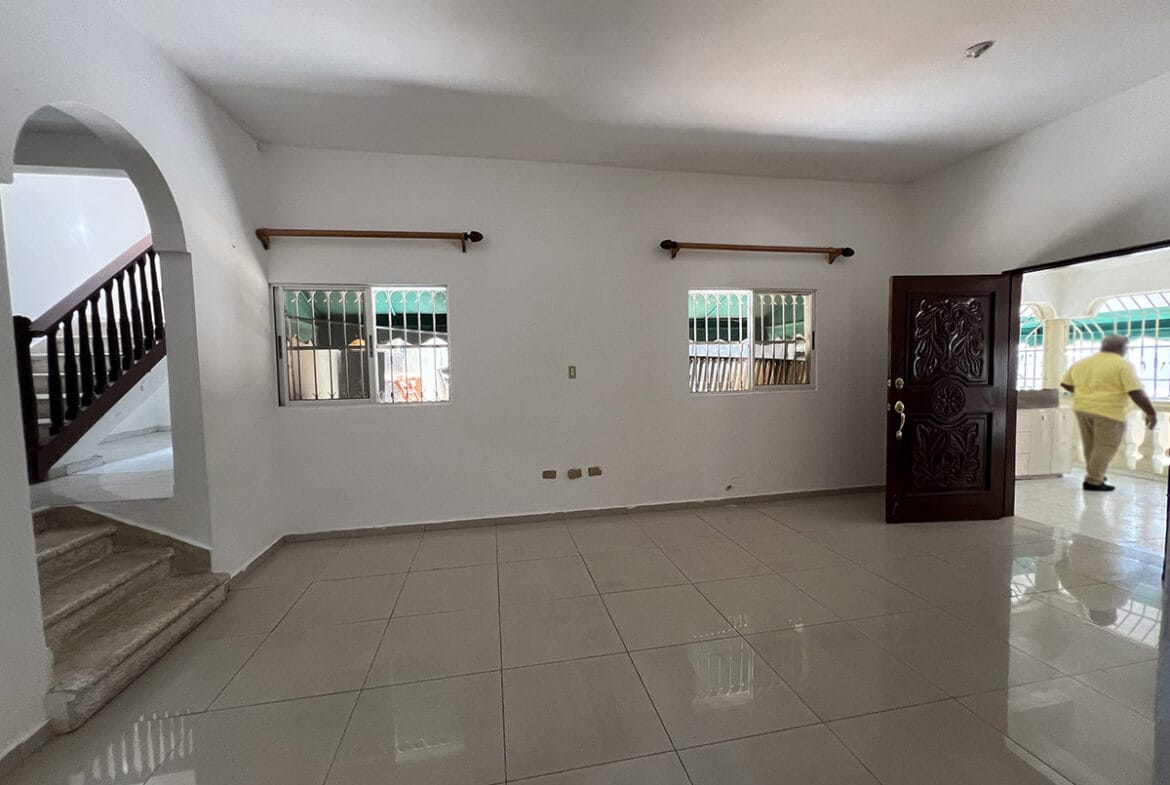 Casa en “EL ROSAL” De Estilo Clásico Próximo a La San Vicente
