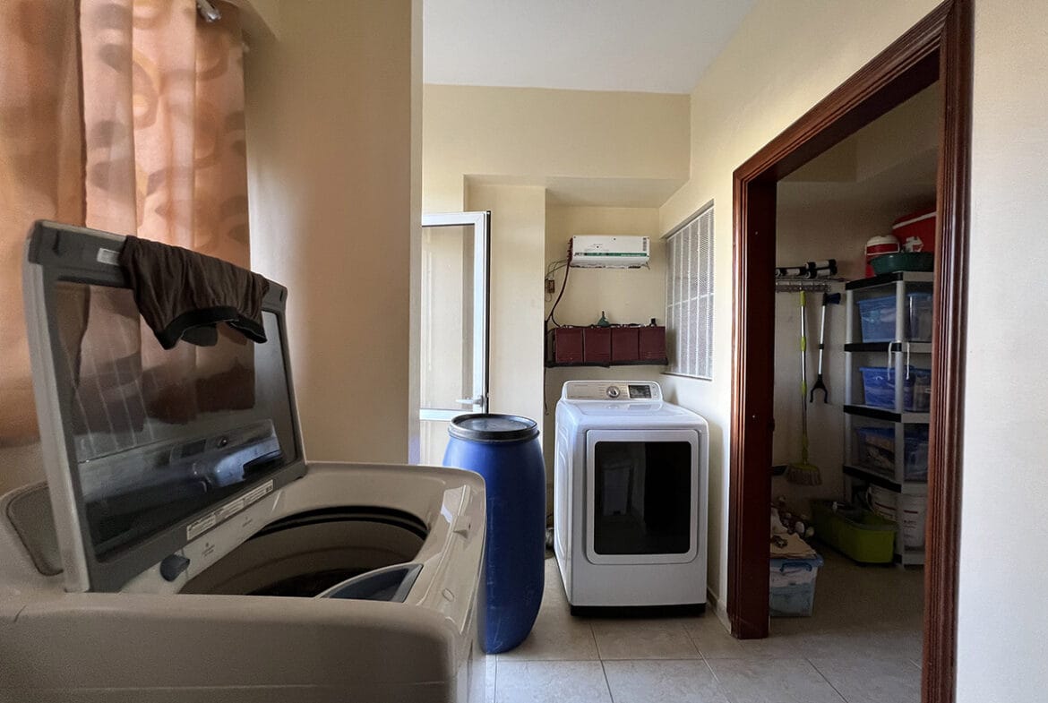Apartamento Amueblado Frente Al Mar en La Avenida España