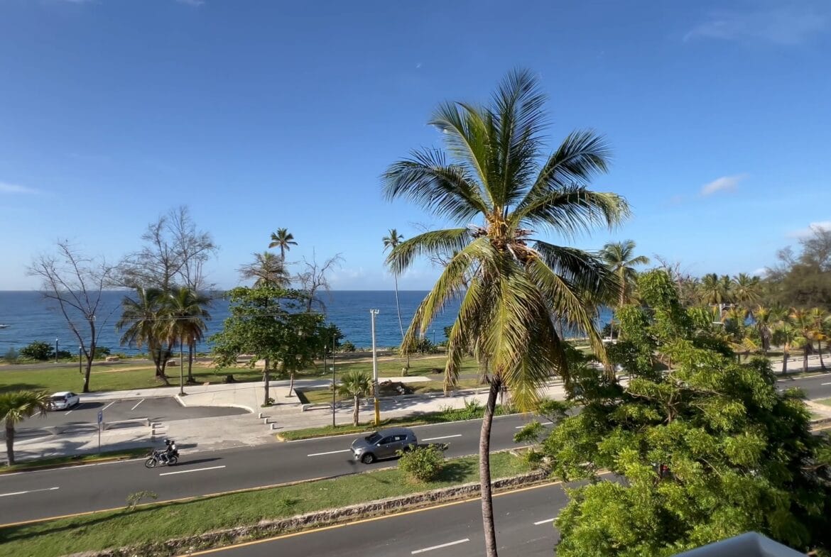 Apartamento Amueblado Frente Al Mar en La Avenida España