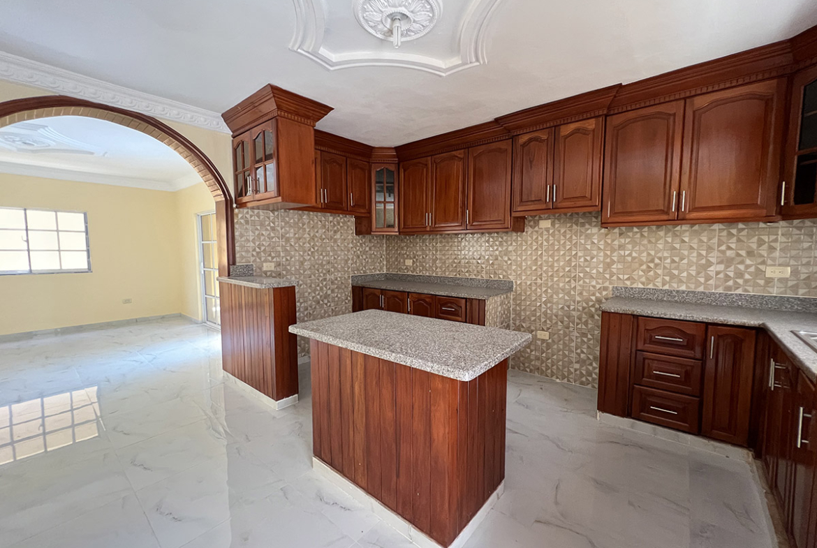 Casa Nueva en Venta Con Estilo Clásico en Prado Oriental