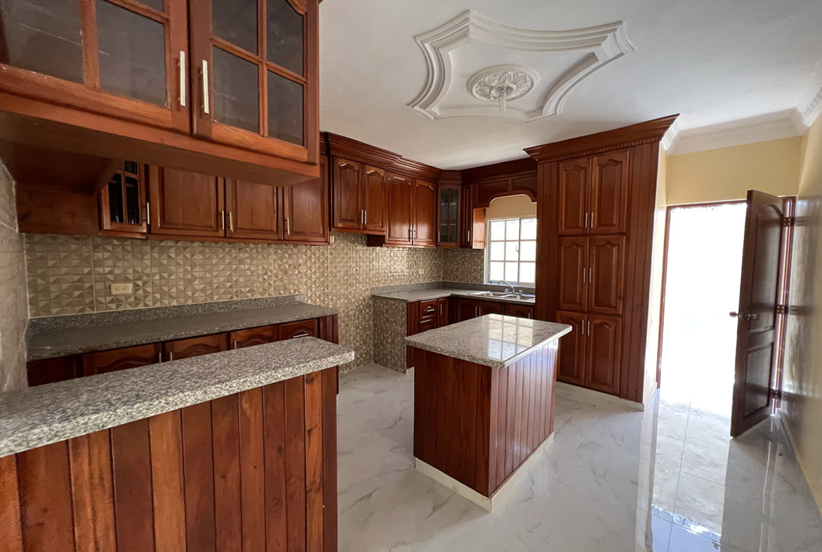 Casa Nueva en Venta Con Estilo Clásico en Prado Oriental