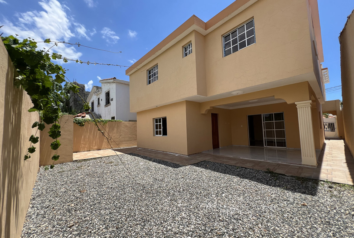 Casa Nueva en Venta Con Estilo Clásico en Prado Oriental
