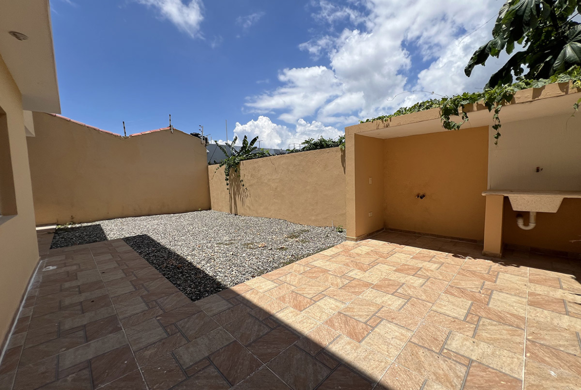 Casa Nueva en Venta Con Estilo Clásico en Prado Oriental
