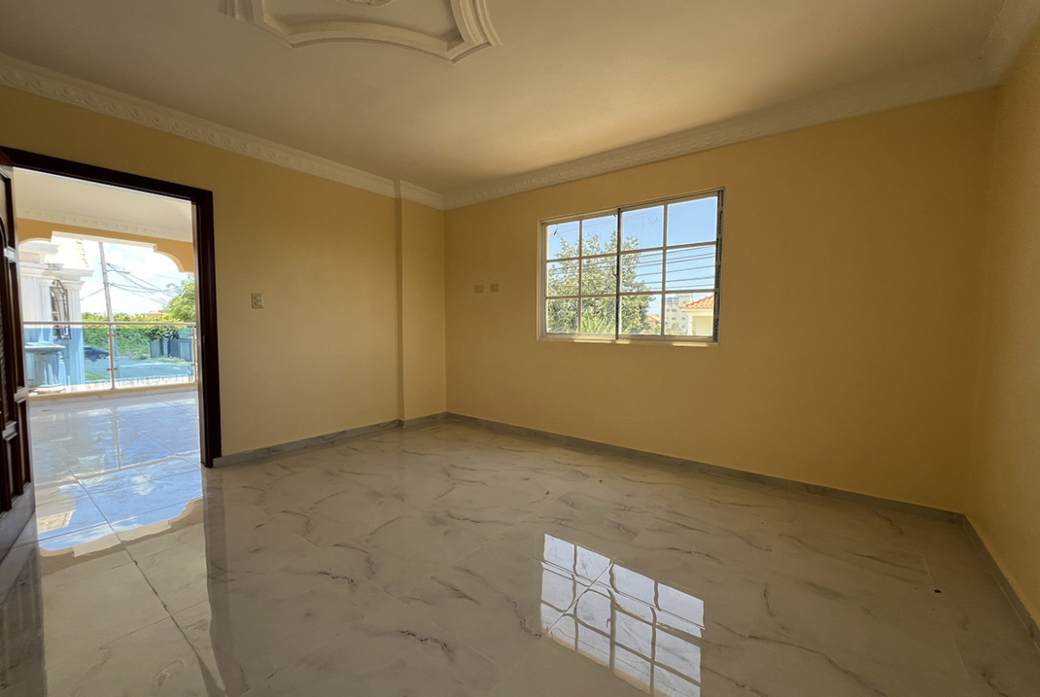 Casa Nueva en Venta Con Estilo Clásico en Prado Oriental