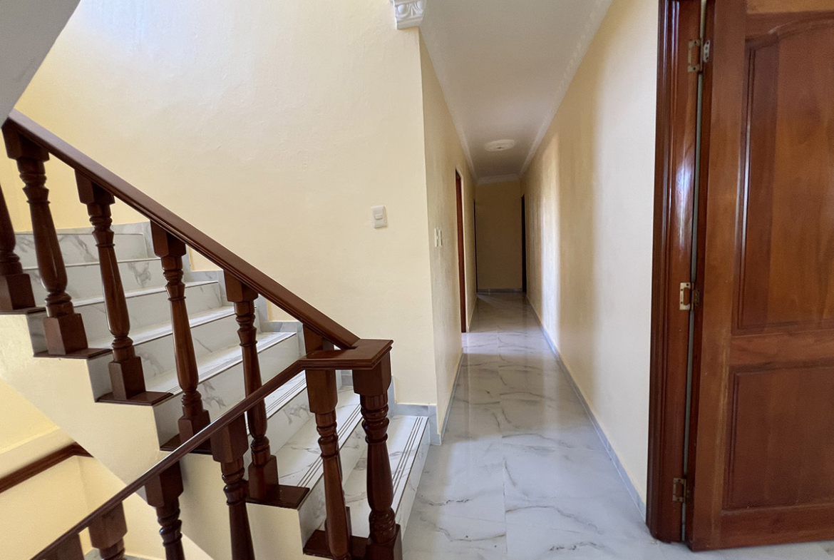 Casa Nueva en Venta Con Estilo Clásico en Prado Oriental