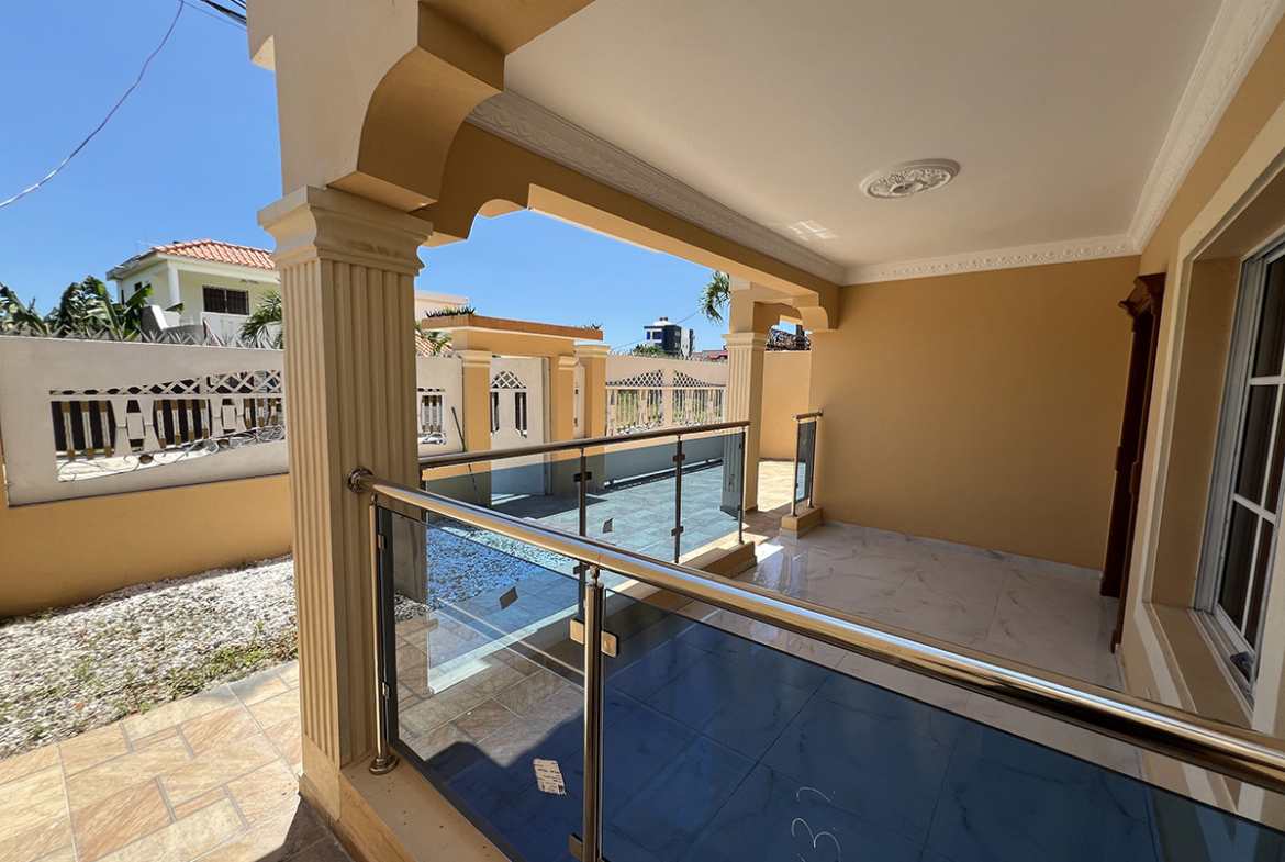 Casa Nueva en Venta Con Estilo Clásico en Prado Oriental
