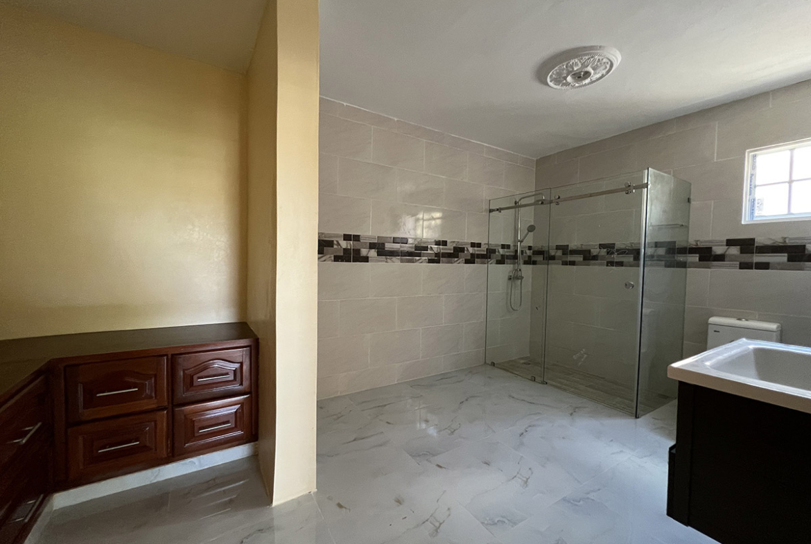 Casa Nueva en Venta Con Estilo Clásico en Prado Oriental