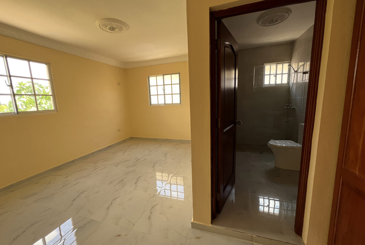 Casa Nueva en Venta Con Estilo Clásico en Prado Oriental