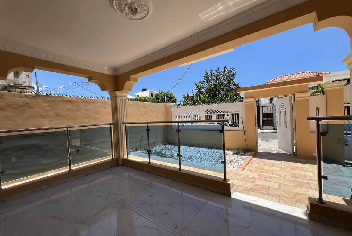 Casa Nueva en Venta Con Estilo Clásico en Prado Oriental