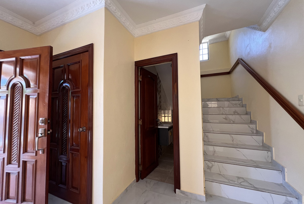 Casa Nueva en Venta Con Estilo Clásico en Prado Oriental