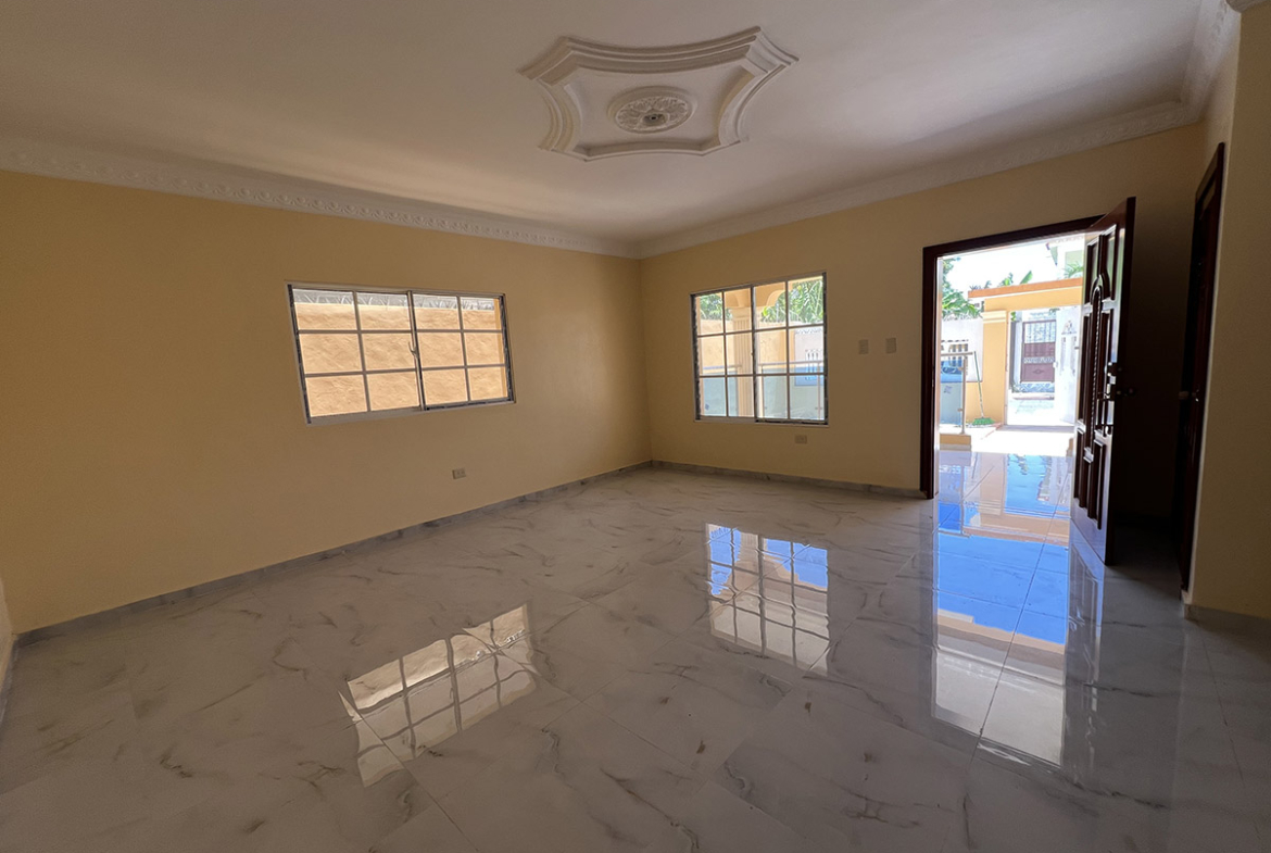 Casa Nueva en Venta Con Estilo Clásico en Prado Oriental
