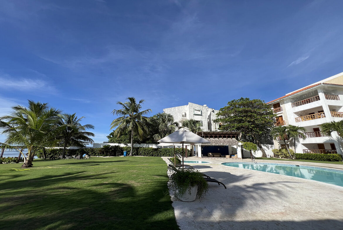 Apartamento en Primera Línea de Playa en Merechiaro Juan Dolio