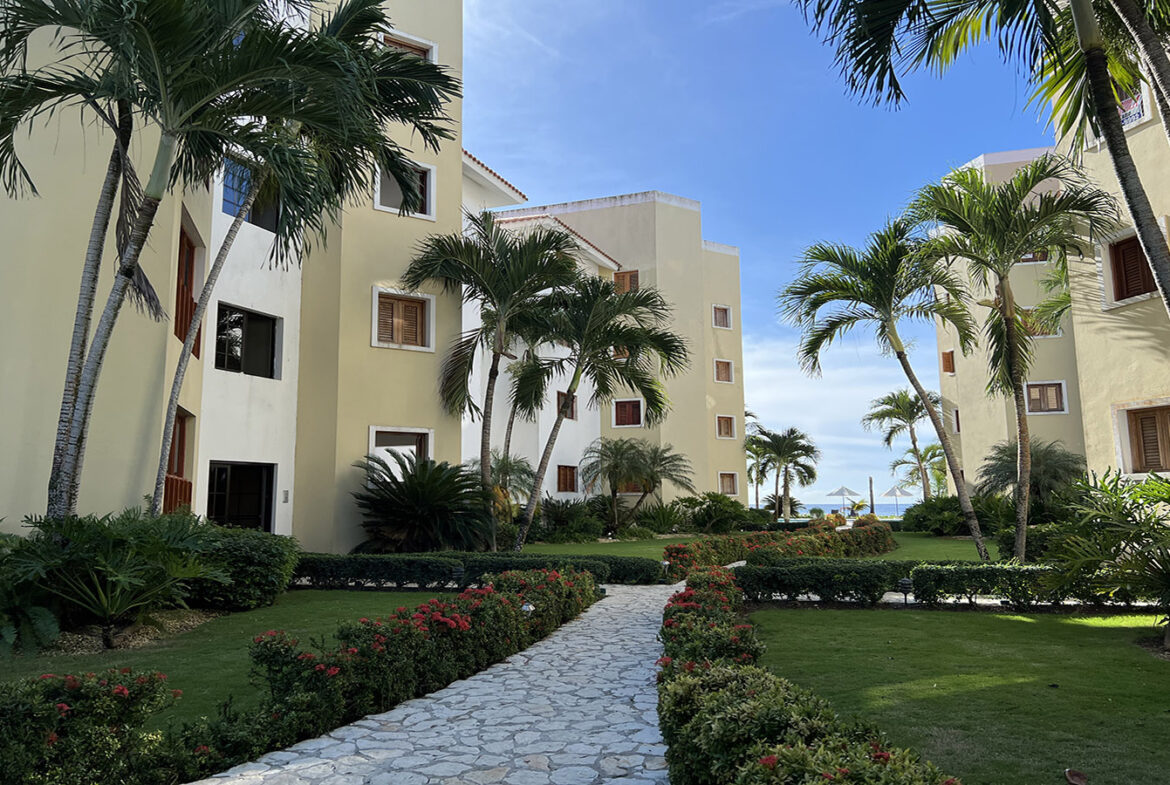 Apartamento en Primera Línea de Playa en Merechiaro Juan Dolio