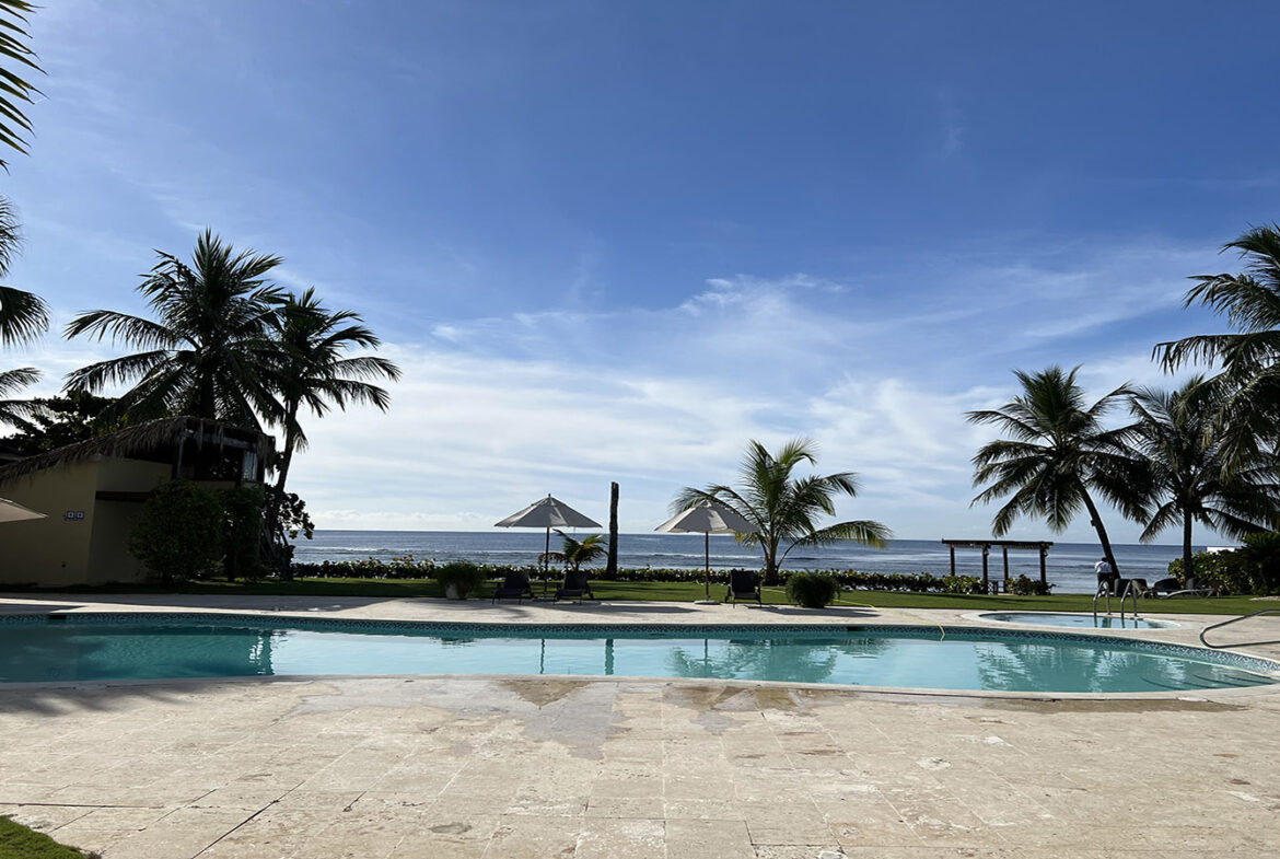 Apartamento en Primera Línea de Playa en Merechiaro Juan Dolio