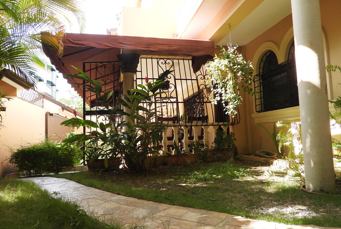 Casa en La Urbanización Italia Con Mucho Patio