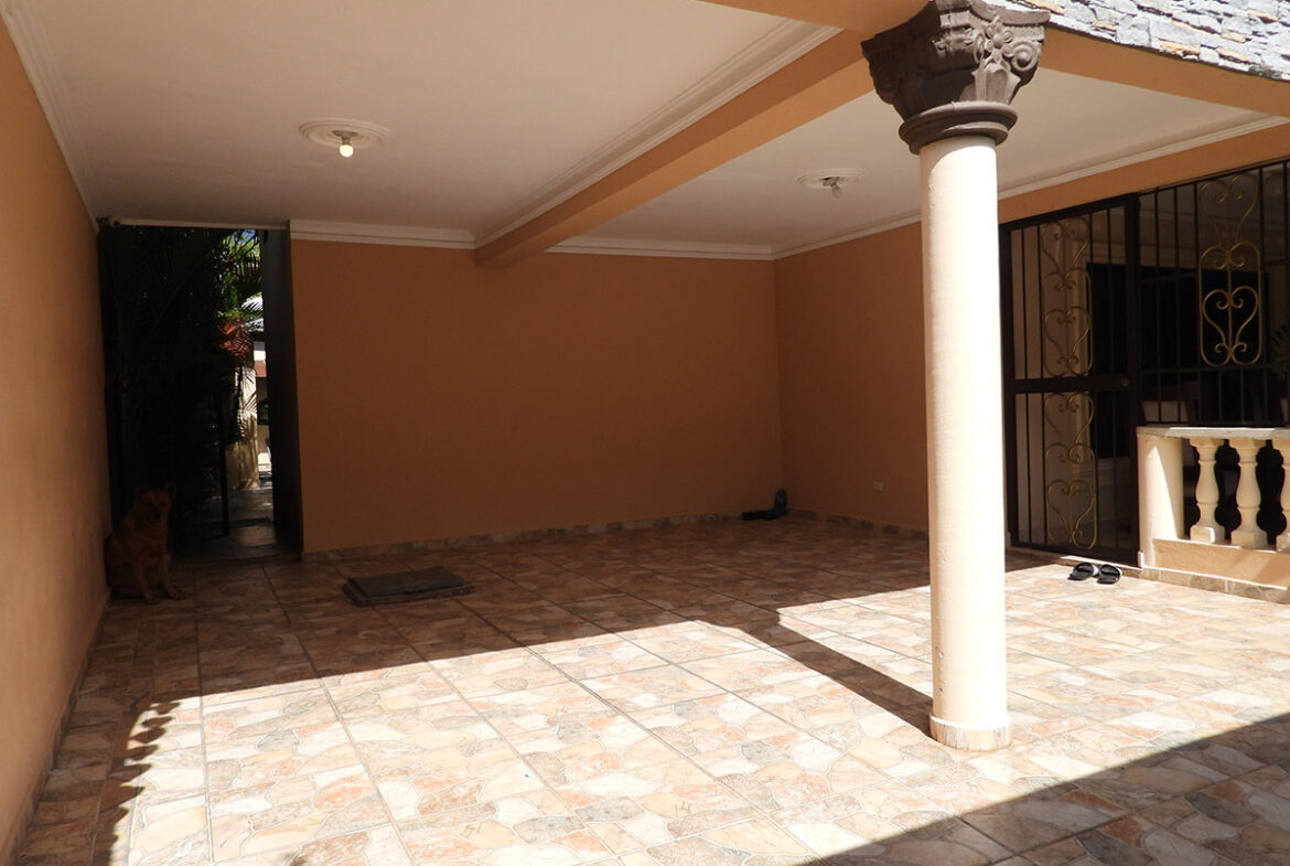 Casa en La Urbanización Italia Con Mucho Patio
